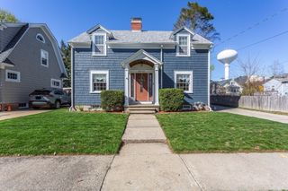 32 Wannamoisett Rd, East Providence, RI 02914