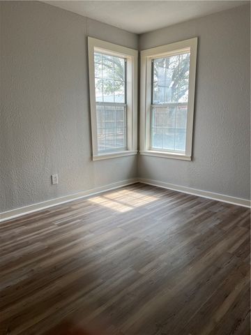 323 W Lee Ave, Kingsville, TX 78363