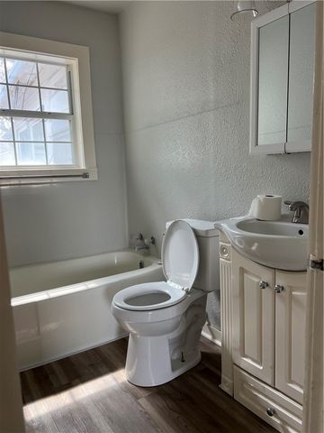 323 W Lee Ave, Kingsville, TX 78363