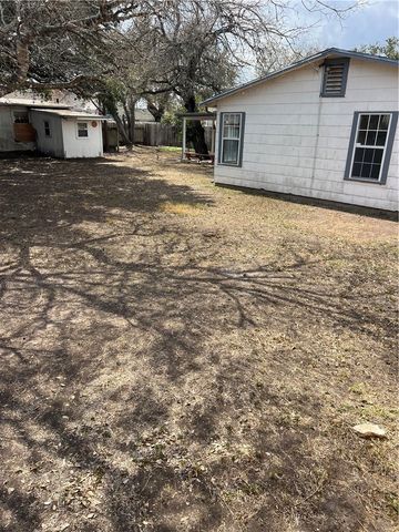 323 W Lee Ave, Kingsville, TX 78363