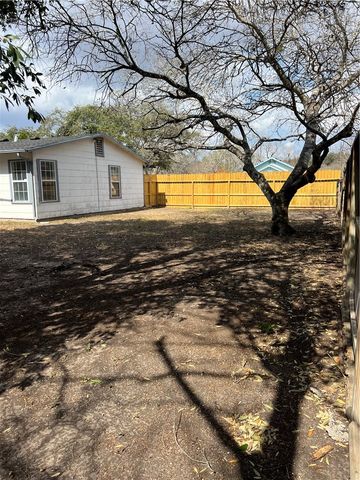 323 W Lee Ave, Kingsville, TX 78363