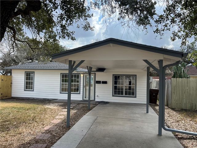 323 W Lee Ave, Kingsville, TX 78363