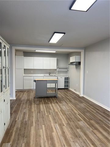 323 W Lee Ave, Kingsville, TX 78363