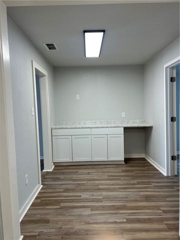 323 W Lee Ave, Kingsville, TX 78363