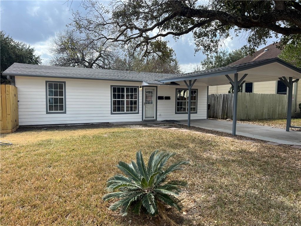 323 W Lee Ave, Kingsville, TX 78363