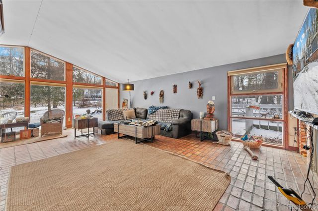 32998 Biddestone Lane, Farmington Hills, MI 48334