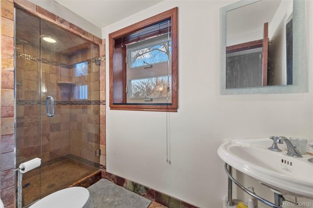 32998 Biddestone Lane, Farmington Hills, MI 48334