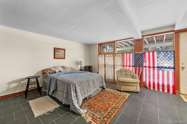 32998 Biddestone Lane, Farmington Hills, MI 48334