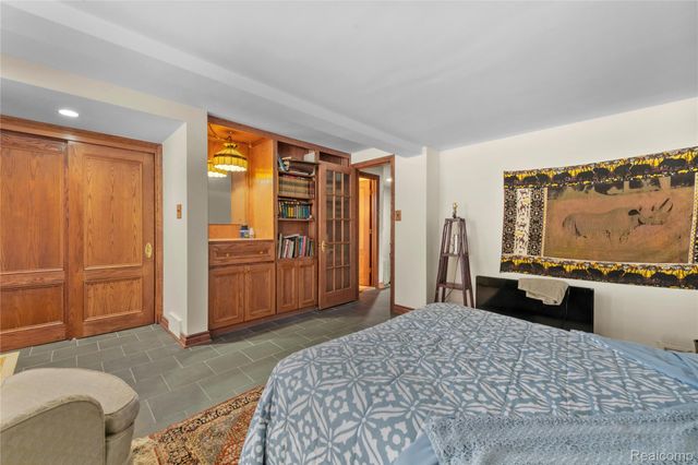 32998 Biddestone Lane, Farmington Hills, MI 48334