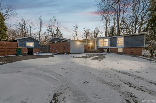 32998 Biddestone Lane, Farmington Hills, MI 48334