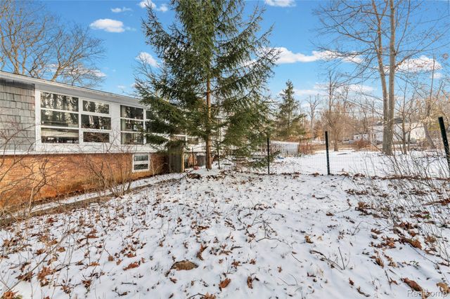 32998 Biddestone Lane, Farmington Hills, MI 48334