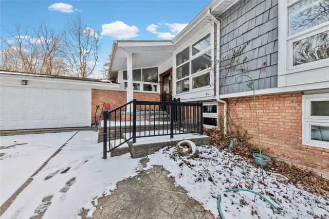 32998 Biddestone Lane, Farmington Hills, MI 48334