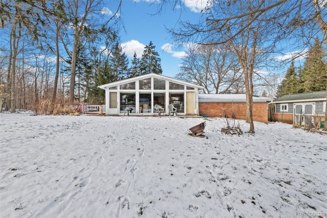32998 Biddestone Lane, Farmington Hills, MI 48334