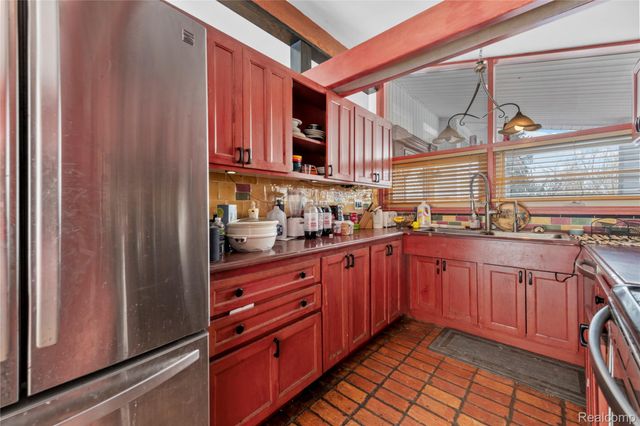 32998 Biddestone Lane, Farmington Hills, MI 48334