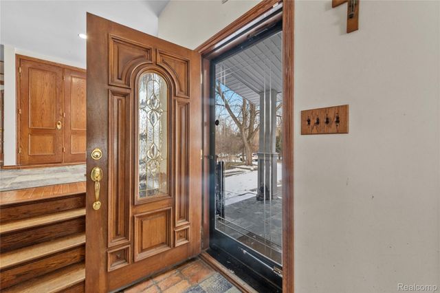 32998 Biddestone Lane, Farmington Hills, MI 48334