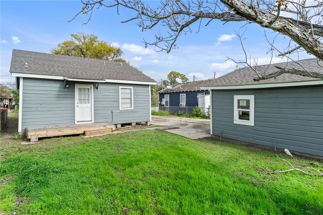 1208 Kansas St, Robstown, TX 78380