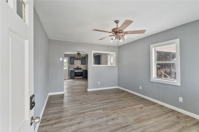 1208 Kansas St, Robstown, TX 78380