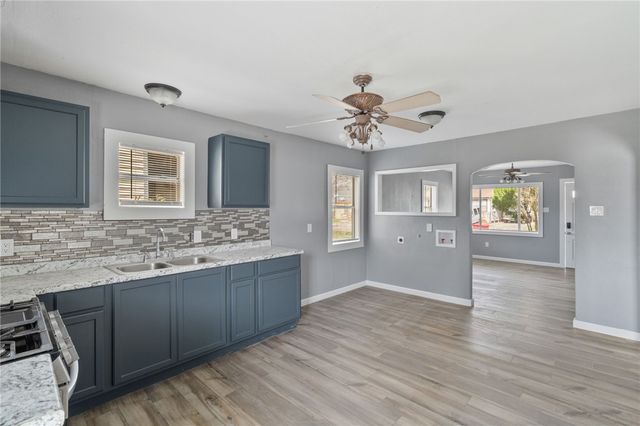 1208 Kansas St, Robstown, TX 78380