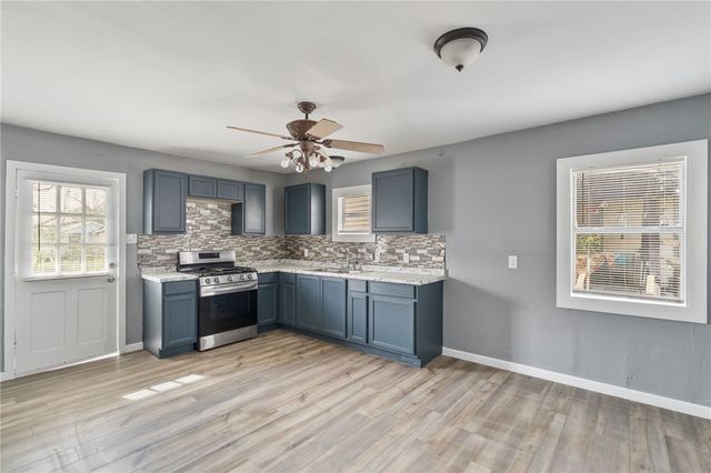 1208 Kansas St, Robstown, TX 78380