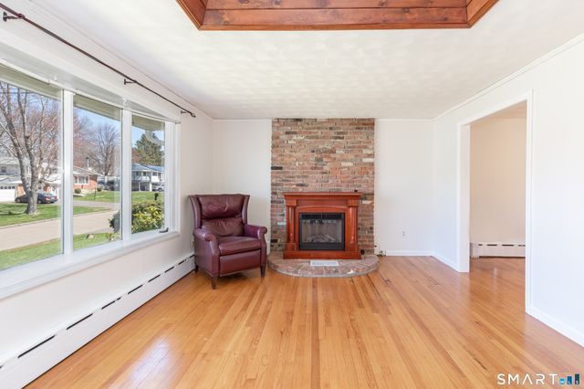 9 Stanley Drive, Seymour, CT 06483