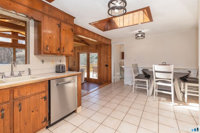 9 Stanley Drive, Seymour, CT 06483