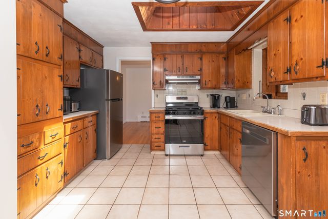 9 Stanley Drive, Seymour, CT 06483