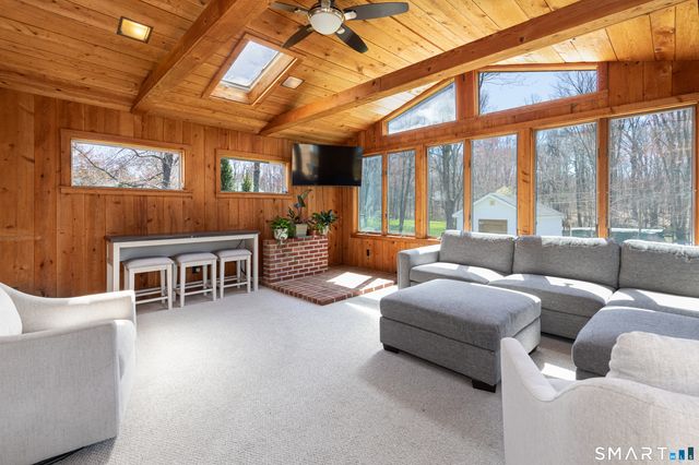 9 Stanley Drive, Seymour, CT 06483