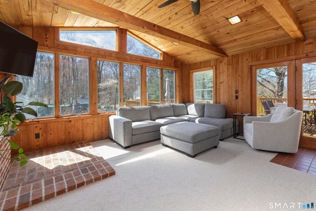 9 Stanley Drive, Seymour, CT 06483