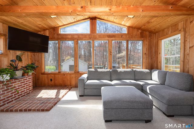 9 Stanley Drive, Seymour, CT 06483