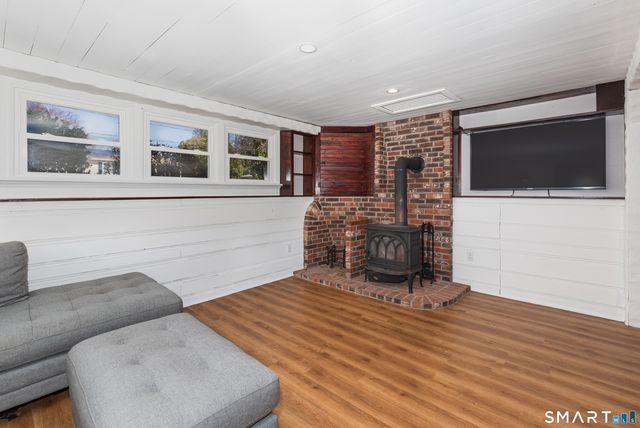 9 Stanley Drive, Seymour, CT 06483