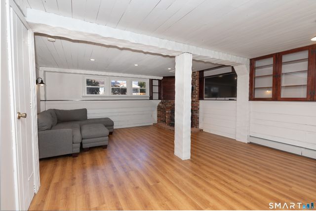 9 Stanley Drive, Seymour, CT 06483