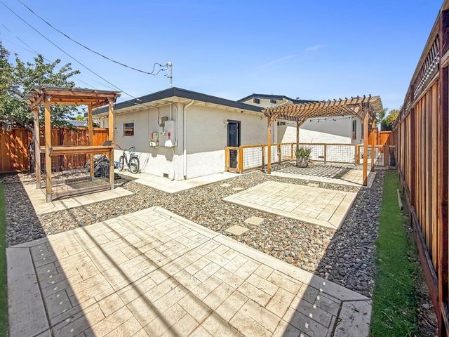 690 El Cerrito Way, Gilroy, CA 95020