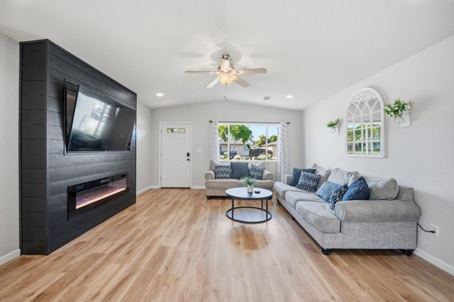 690 El Cerrito Way, Gilroy, CA 95020