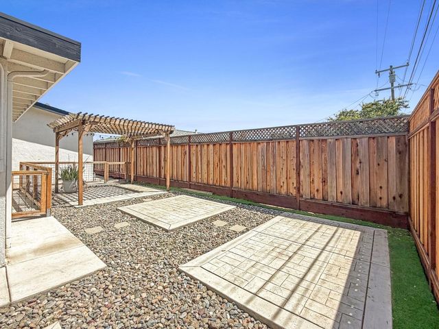 690 El Cerrito Way, Gilroy, CA 95020