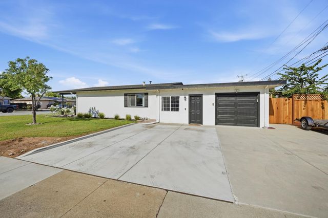 690 El Cerrito Way, Gilroy, CA 95020