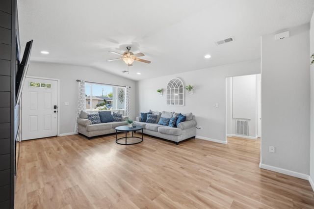 690 El Cerrito Way, Gilroy, CA 95020