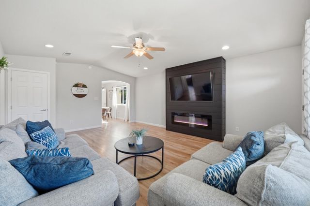 690 El Cerrito Way, Gilroy, CA 95020