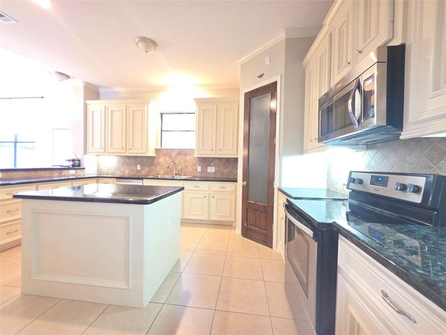 1898 Longmire Road 8, Conroe, TX 77304