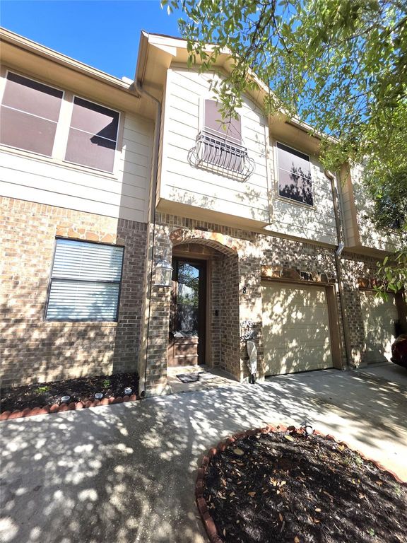 1898 Longmire Road 8, Conroe, TX 77304