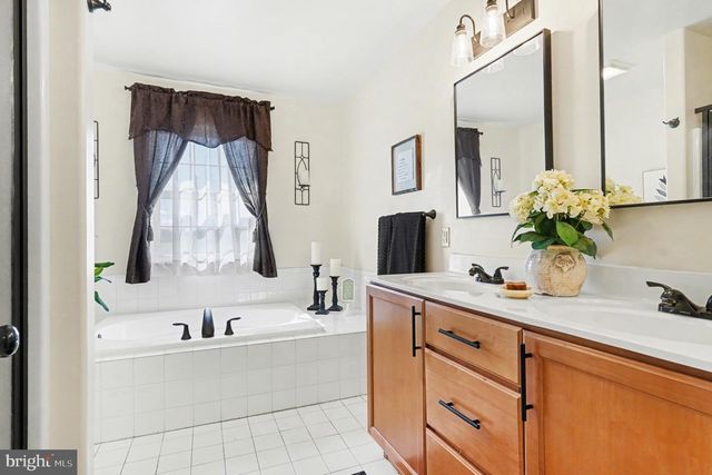 76 GEHRINGER RD, Barto, PA 19504