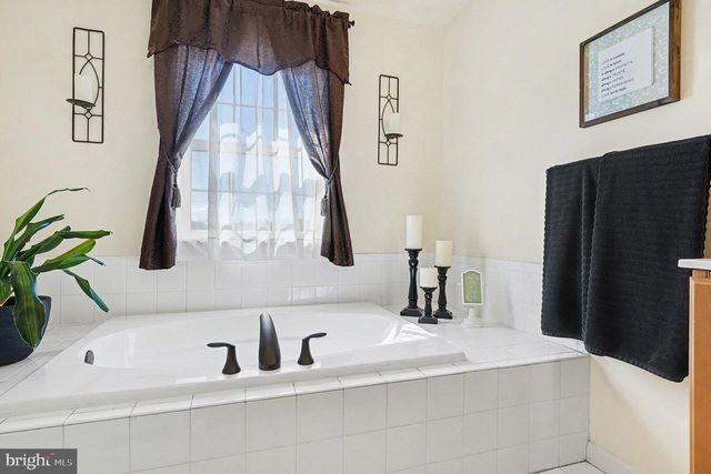 76 GEHRINGER RD, Barto, PA 19504