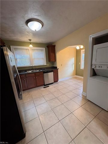 233 Hampton Roads AVE, Hampton, VA 23661