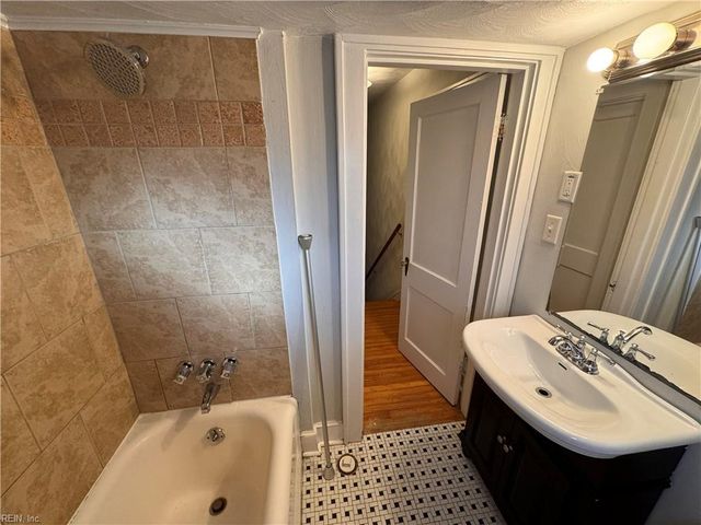 233 Hampton Roads AVE, Hampton, VA 23661