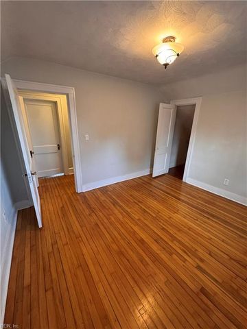 233 Hampton Roads AVE, Hampton, VA 23661