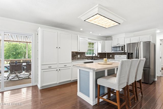 300 Lindner Lane, Lenoir City, TN 37772