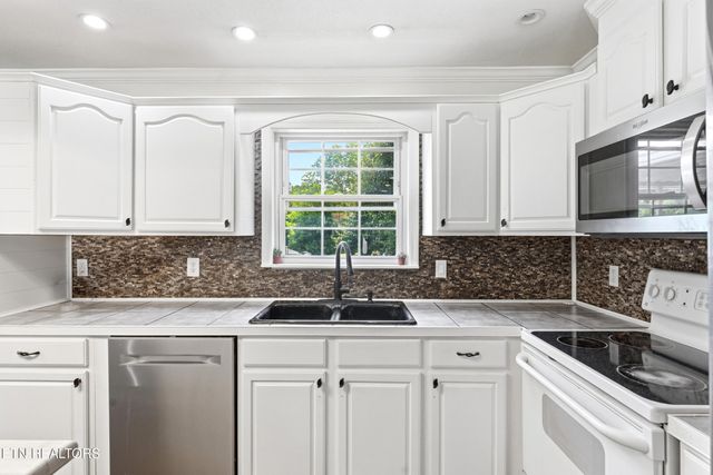 300 Lindner Lane, Lenoir City, TN 37772