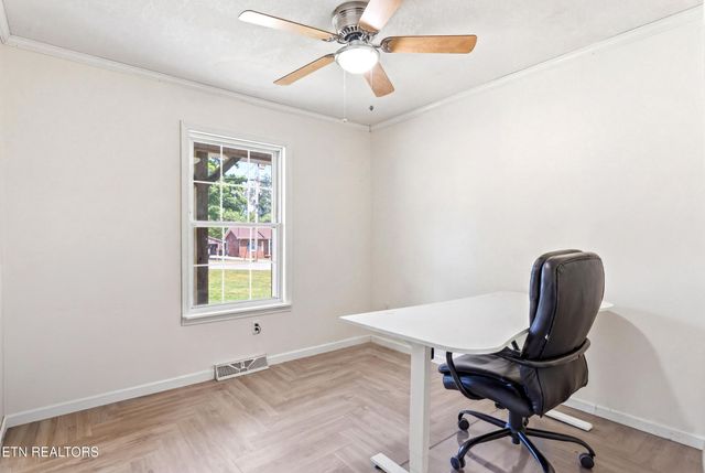 300 Lindner Lane, Lenoir City, TN 37772