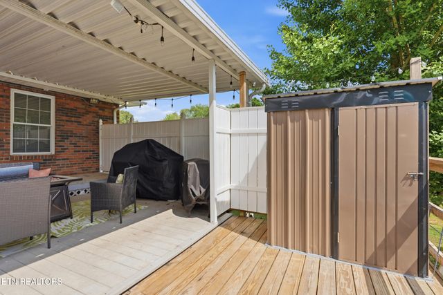 300 Lindner Lane, Lenoir City, TN 37772