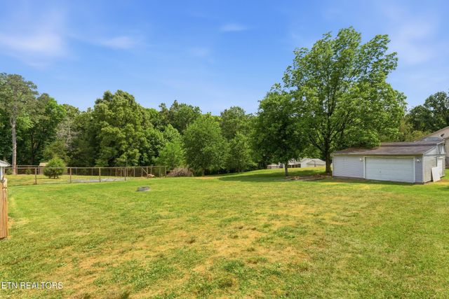 300 Lindner Lane, Lenoir City, TN 37772