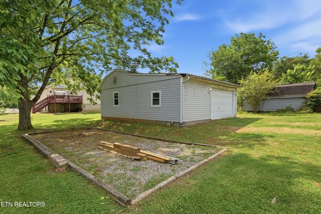 300 Lindner Lane, Lenoir City, TN 37772